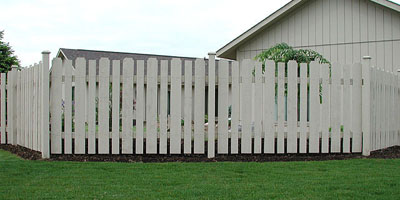 classic picket fence design by Elyria Fence