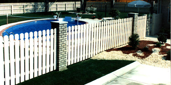 Reverse Runner Modern Picket Fence by Elyria Fence Company