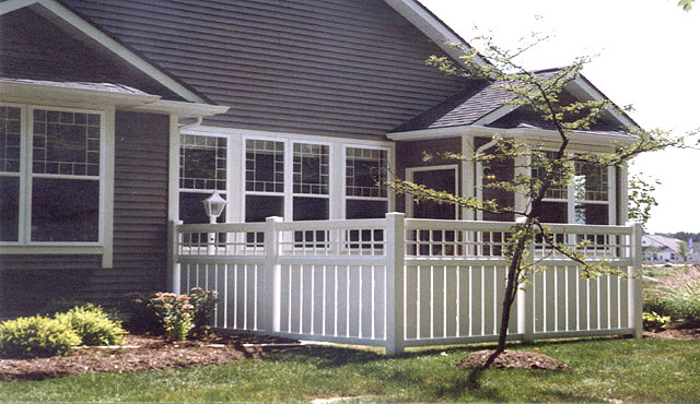 Vinyl Semi-private fence with square lattice by Elyria Fence
