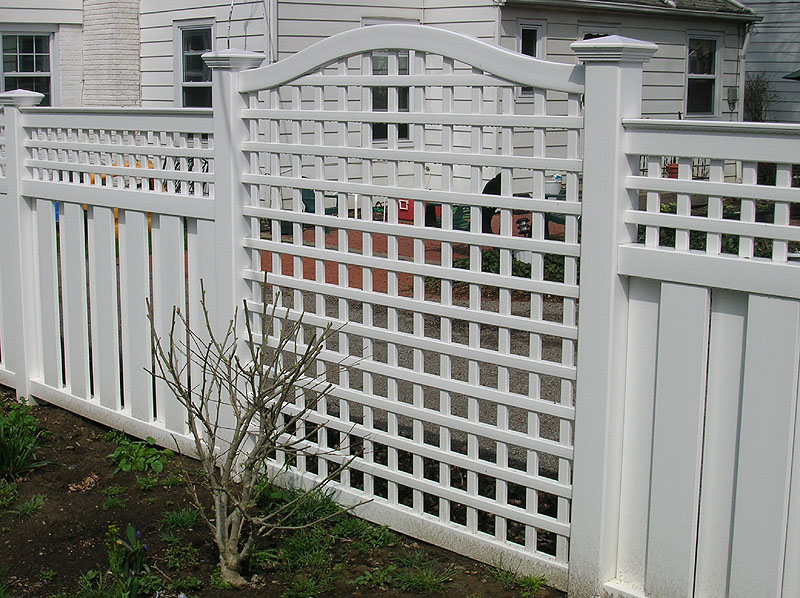 semi privacy vinyl fence lattice
